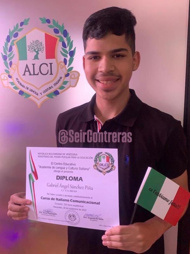 Este jovencito es GABRIEL SÁNCHEZ PIÑA de 19 años y con una condición de Autismo (TEA), es uno de los LIBERADOS de los 17 recluido en la Zona 7, jamás debió estar preso 

Tienen que soltarlos a TODOS 

#LibertadParaTodosLosPresosPoliticos