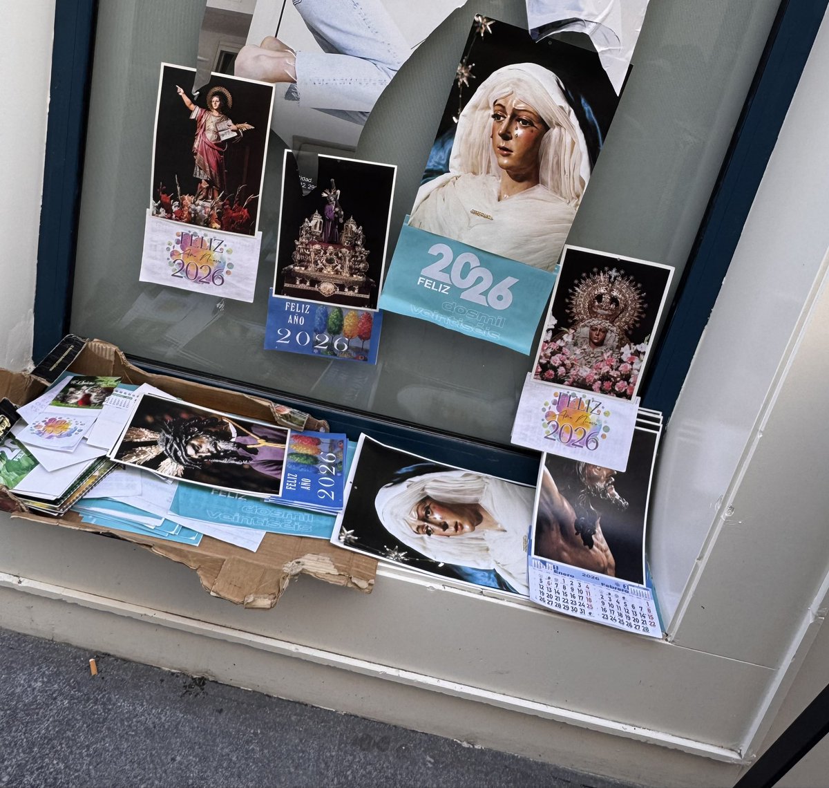 Da igual donde te encuentres … ELLA es universal . Enamorada de Ella SIEMPRE .
#EsperanzayMacarena