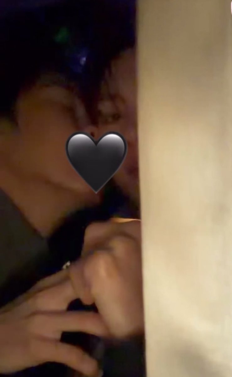 แล้วไปแอบจุ้บเค้าบนรถมืดๆอะ😭😭😭😭😭 เห้อ ถ้าแฟนเก่ามาเห็นจะรู้สึกยังไงวะ ที่ตรงนั้นเคยเป็นของผม