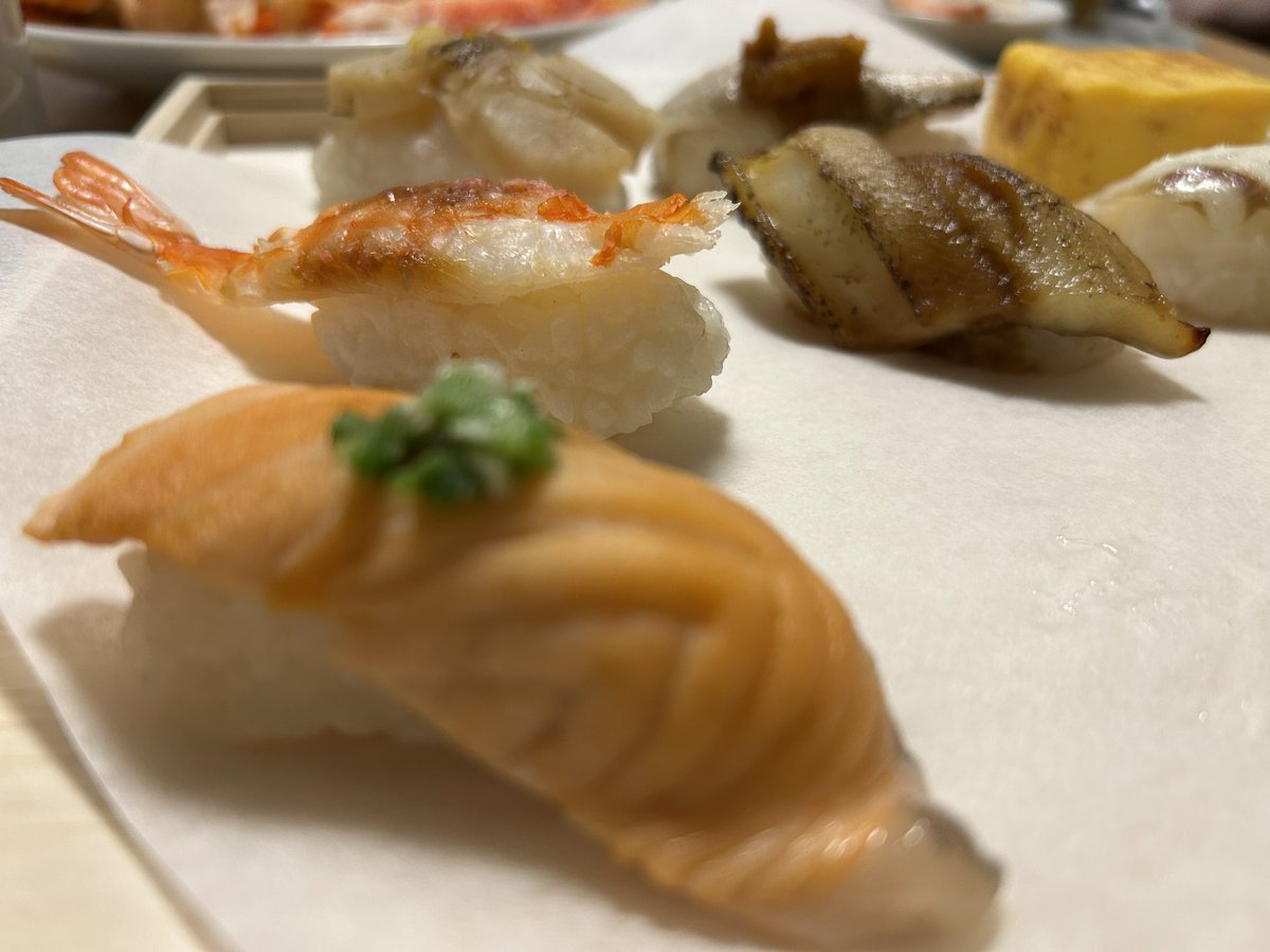 boishi_sakura25's tweet photo. 加熱寿司、食べました！🍣
冷凍された寿司をレンジで温めて解凍して食べる寿司！

すっっごく"寿司"で美味しかった😭
5ヶ月ぶりの寿司😭
寿司好き妊婦の味方すぎる😭
もっとお手軽なお値段ならリピしまくるのにな〜(ﾁﾗ... https://t.co/BOIKRiFHrn