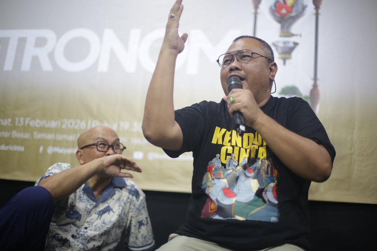 FahmiAgustian's tweet photo. #KCFeb
Bang @satriohendri, yg sudah menjadi member tetap Kenduri Cinta selalu menekankan pentingnya komunikasi yg baik antara Pemerintah dg Rakyat.
Salah satu penyebab ruwetnya persoalan Bangsa Indonesia saat ini adalah gagalnya berkomunikasi yg baik. https://t.co/8K3i8hA2D2