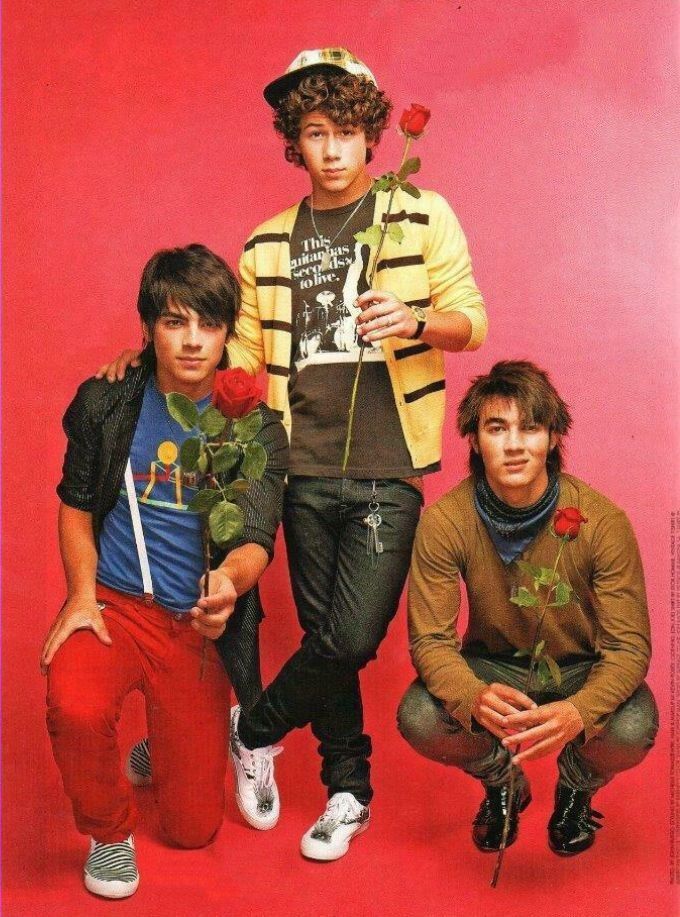 La cantidad de veces que se publicaban esas imagenes de los Jonas Brothers por motivo de San Valentín.