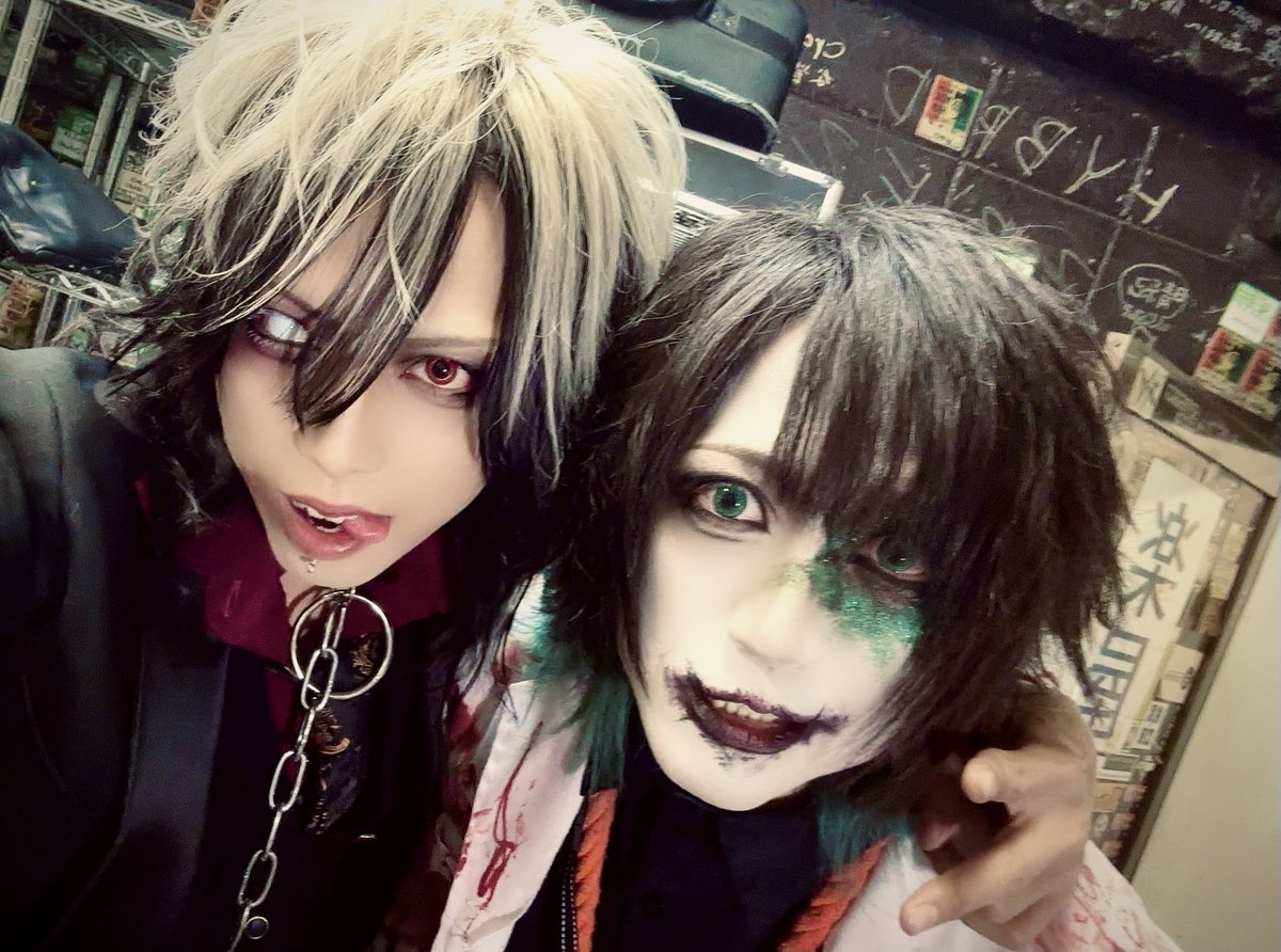 Ryusei_mamire's tweet photo. あたまおかしい初日名古屋ありがとうございました！お前らも狂ってたな！
トモダチのナツキさんと撮りましたご飯一緒に食べに行きます https://t.co/P60fr0ZIgC