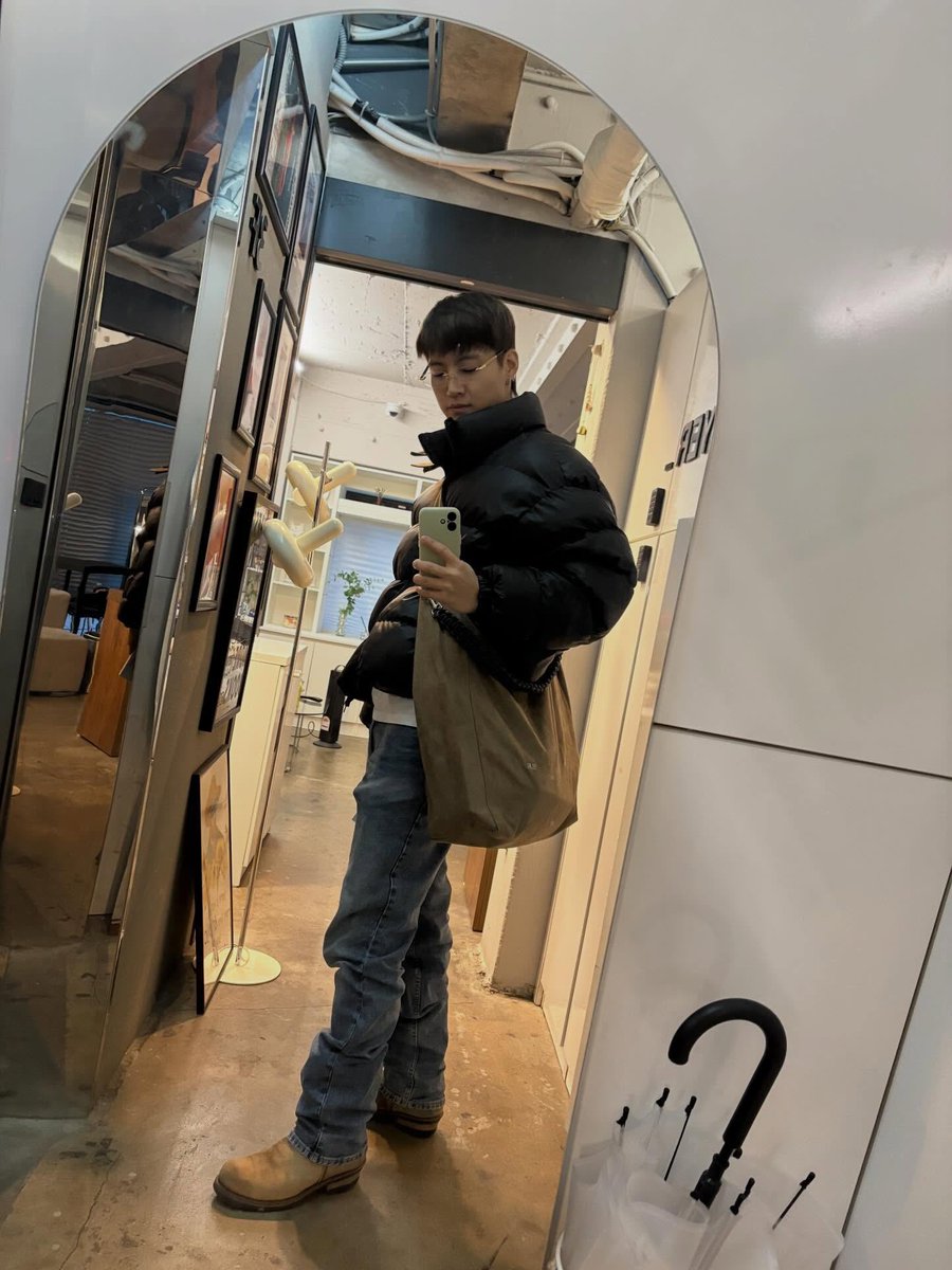 poonniez's tweet photo. แพ้หนุ่มตี๋ใส่แว่นเทสดีค่ะ 

#JAYB #제이비 @jaybnow_hr https://t.co/e1aBRAhp2I