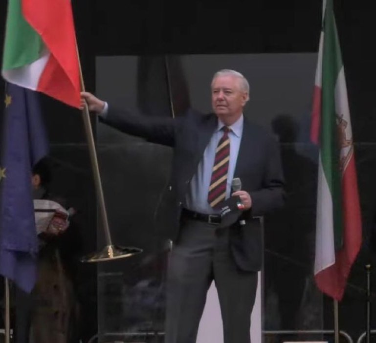 موژی tweet media