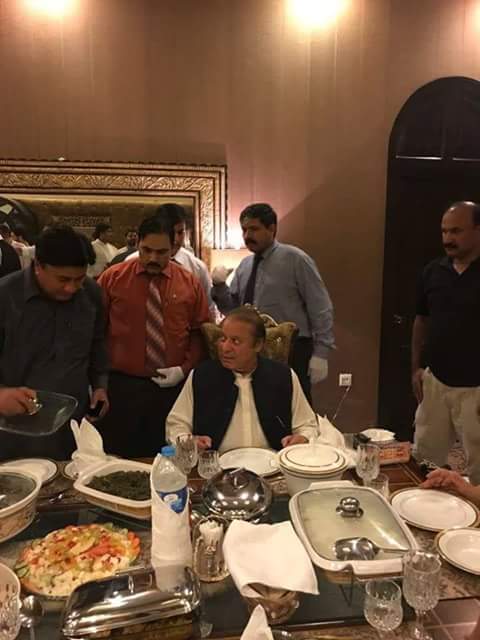 worqas's tweet photo. Patwandus: Remember when Nawaz Sharif was sick?

When Nawaz Sharif was sick: https://t.co/TfxXFHemH3