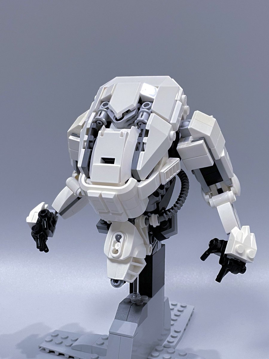 Punilpunil2's tweet image. オリジナルフィグ乗りロボ着手。
リアクティブアーマー的な装甲をイメージ。
#LEGO #MOC #レゴ #レゴロボ