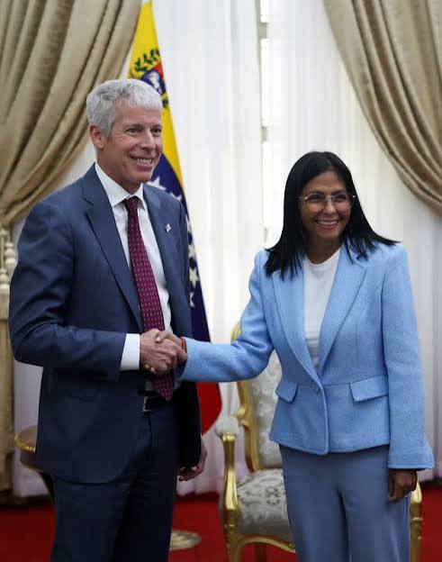 🧵🇺🇲🇻🇪AQUI TE DEJO ALGUNOS ELEMENTOS QUE NO VISTE DE LA VISITA DEL SECRETARIO DE ENERGIA

SIGUE EL HILO...