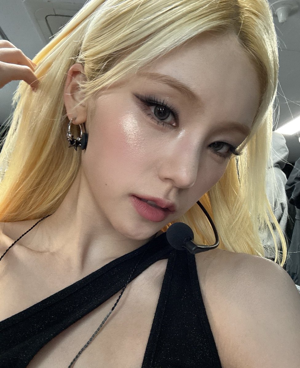 this blond and gorgeous leaderracha meal