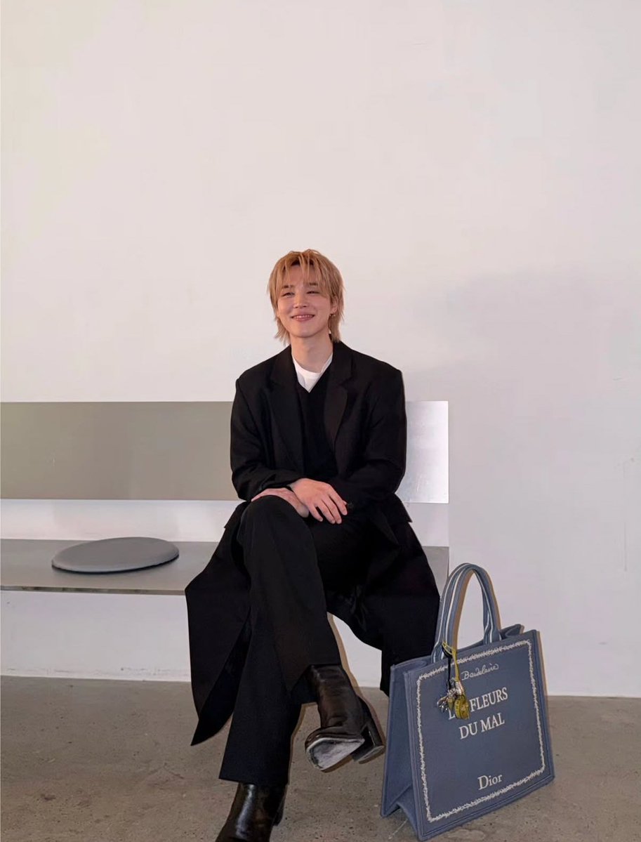 #JIMIN via Instagram Post 💜

😊
instagram.com/p/DUvjNWnE1e0/…