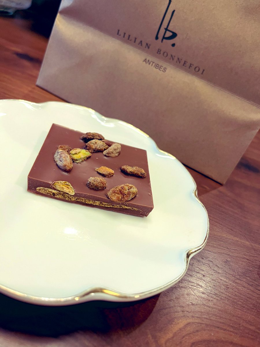 nygt0's tweet photo. 今年のバレンタインはこちらでした🍫
たまには浮気もしてみるものだ🤩
美味しすぎたので、次🇫🇷行ったら大量に買い占めたい♡
#lilianbonnefoi https://t.co/6mnONohDLq