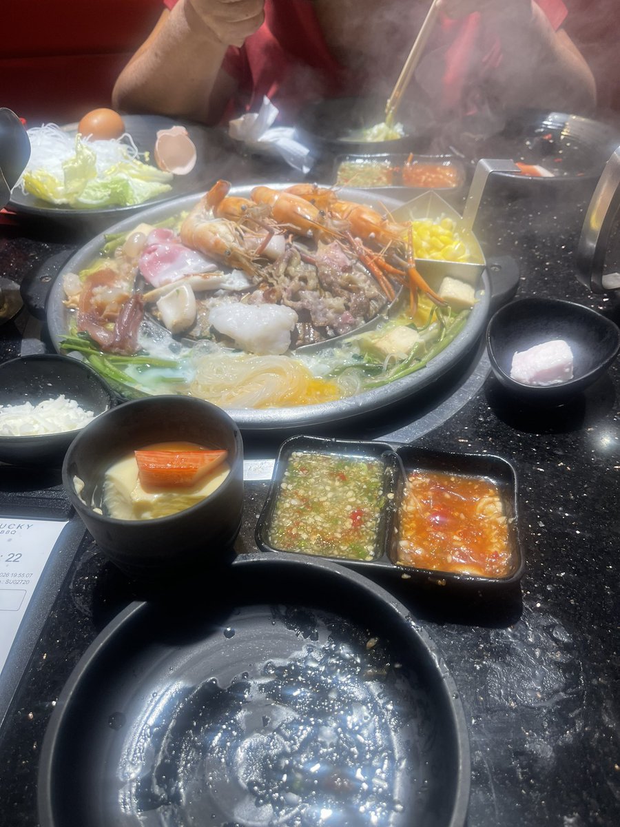 วันวาเลนไทน์ฉลองสองคนกับแม่
วันไหนๆก็ฉลองกับแม่เพราะแม่คือคนพิเศษเสมอ

#ใยไหมพากิน
#วันวาเลนไทน์ใยไหมก็พาแม่กิน