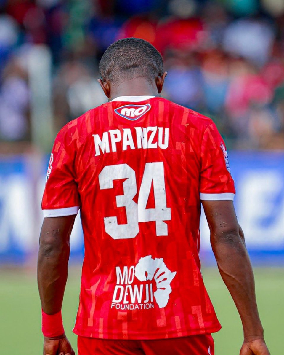 tagatojtagato's tweet photo. UPDATES, Simba SC👇🏽
Licha ya kuwakosa wachezaji wake muhimu wawili, kocha Steve Barker amefanya maingizo ya wachache wachache kwenye kikosi

Golini: Kassali
Mabeki; Duchu, Kibabage, Toure, De Reuck

Viungo; Kagoma, Chama, Mpanzu, Kante 
Oura

Mshambuliaji: Mwalimu https://t.co/b7tJkplo0k