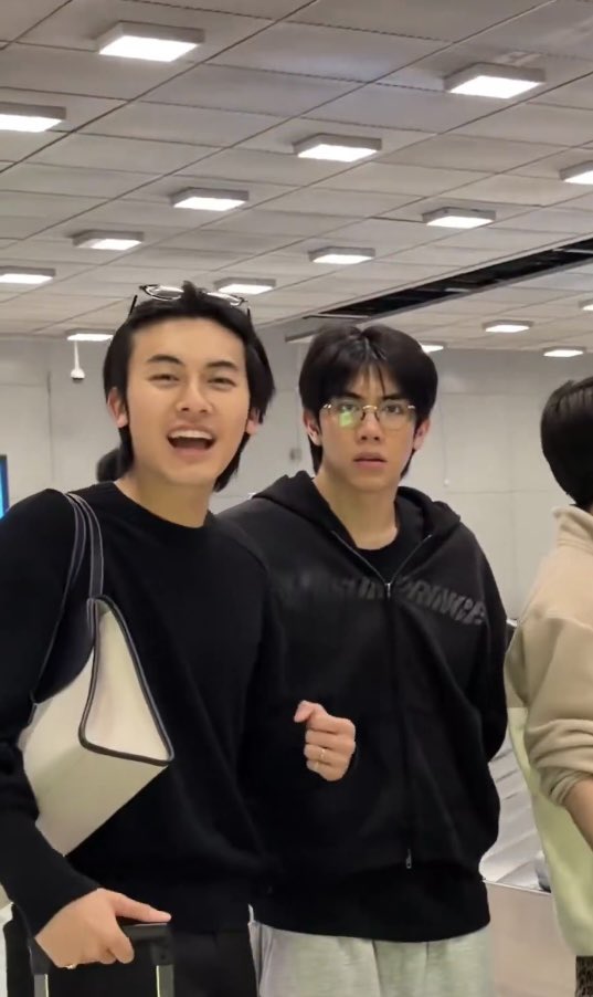 ⋆.𐙚˚เหม่ย ≽ܫ≼☀️🌻 (@aebigorn) on Twitter photo 