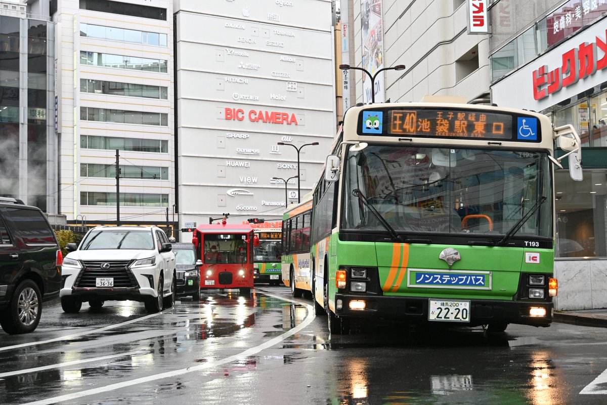 klmp37's tweet photo. 都営バスからまた一つ車両が去りました。
先日ポストした日野車とは対照的にT代エルガは主力車両としての生涯を貫きました。一見普遍的な車両に思われましたが、変わった特徴を持つ車両も現れるなどファンを楽しませました。一大勢力を誇ったエースも研修車を僅かに残すのみとなりました。 https://t.co/vtAjvZ7IhV