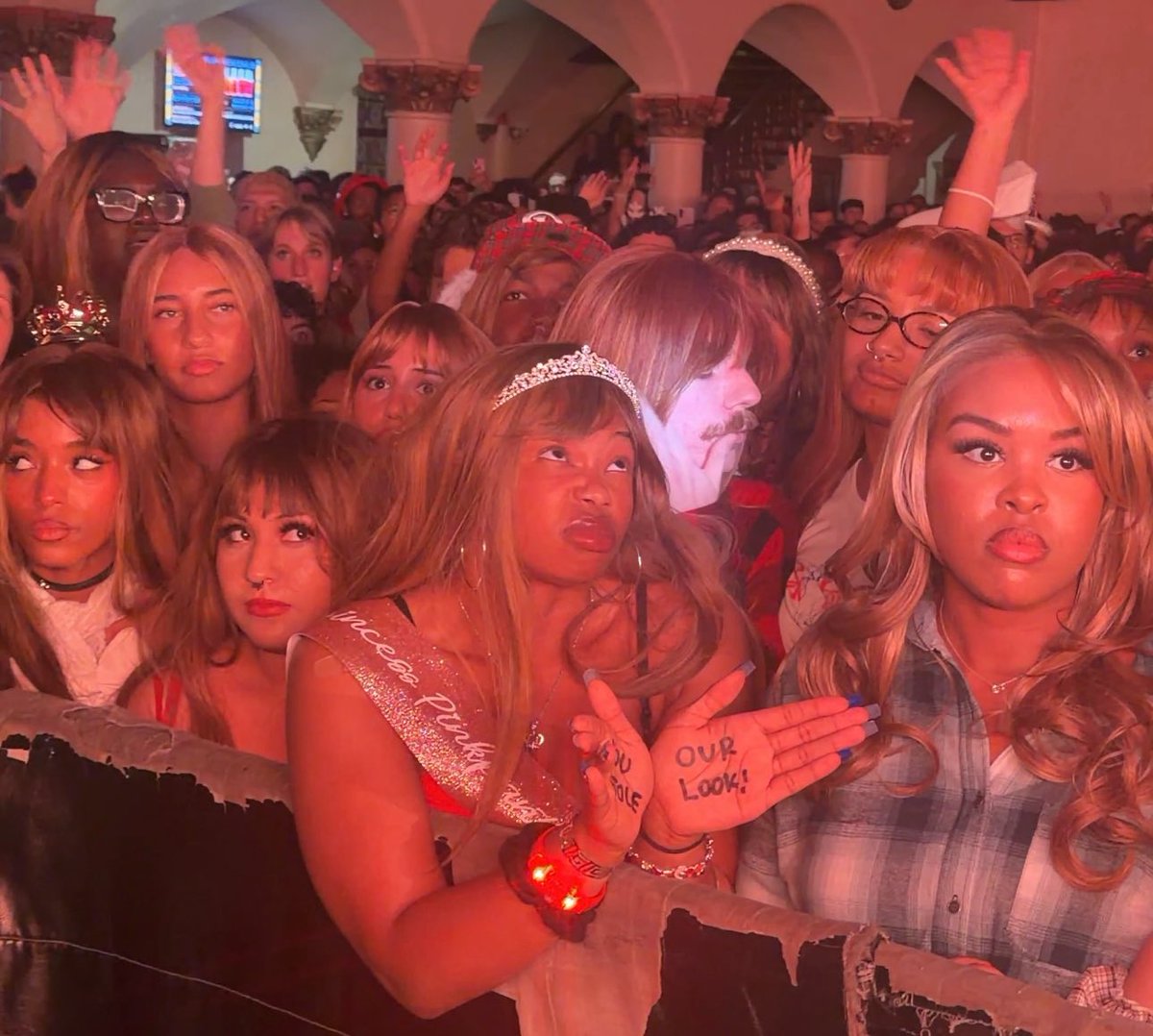 that was deadass us at her chicago show