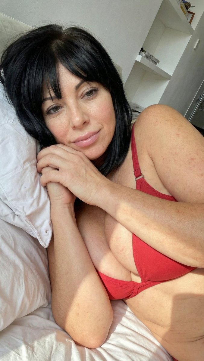LustforKendra's tweet photo. Cuddle date for #ValentinesDay https://t.co/FDQrhnWmym