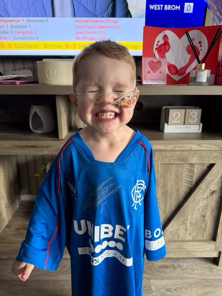 A happy Sonny boy again today with his signed shirt from Connor Barron! Wee soul canny get enough of Rangers 😂💙 10x too big for him so it’s getting framed and put up in his room🫶🏽