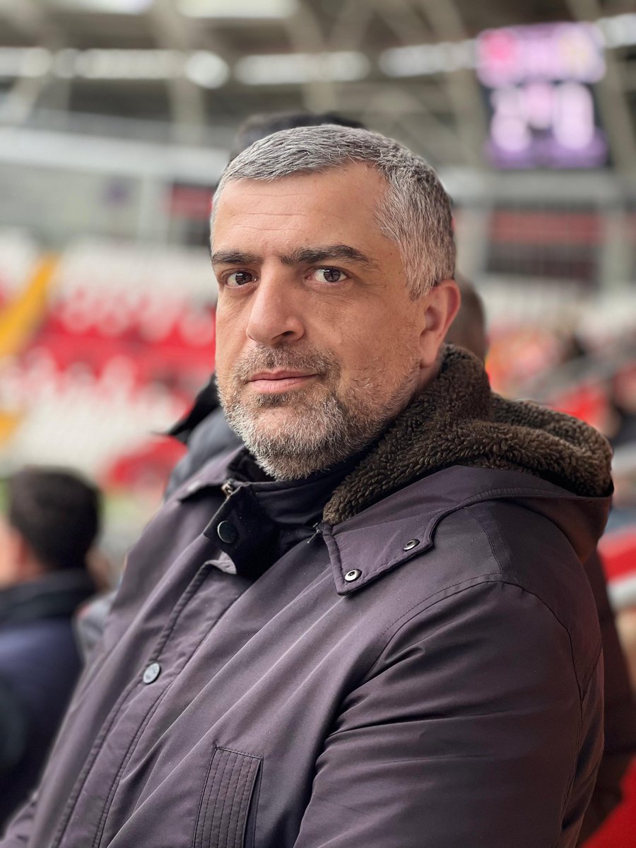 "BANA"
Dedilerki saçında neden ak çoktur. 
Dedimki bedeli ödenmemiş bir tel yoktur