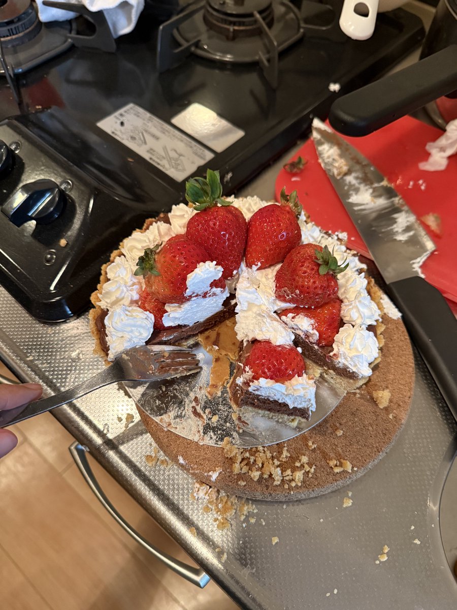 初チョコタルト
がちでうまいからみんなにも食べて欲しい