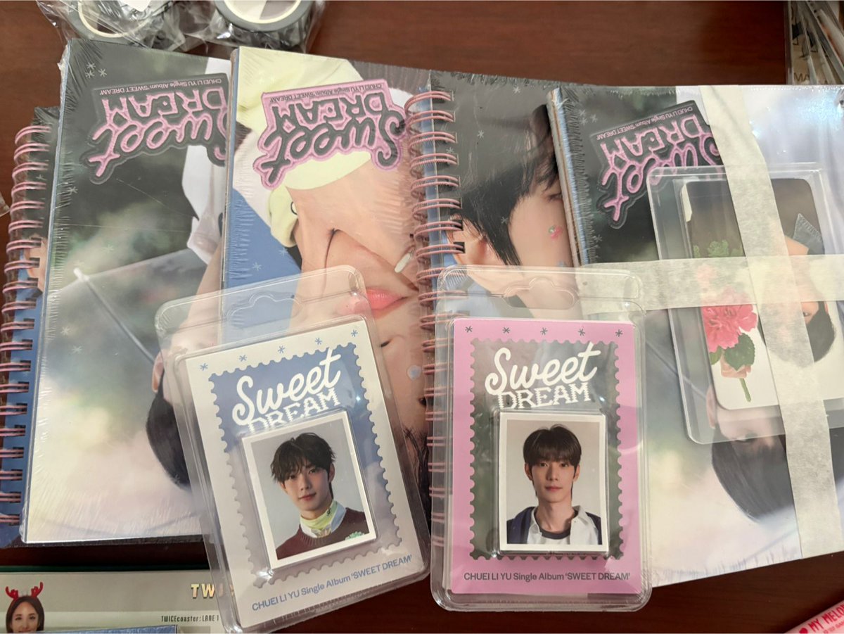 Only my first batch of albums has arrived 🤞🏼