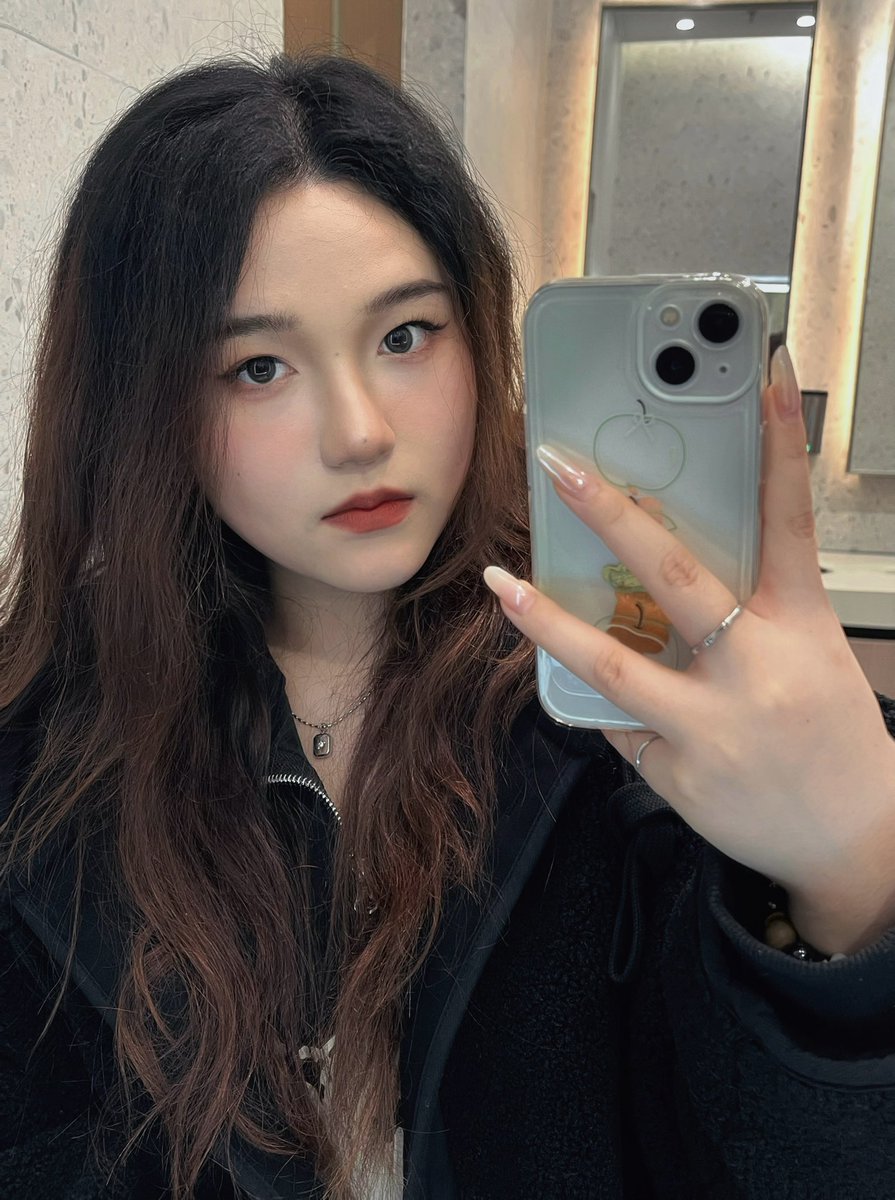 暴躁海后猛抽185男大嫩臀 tweet media