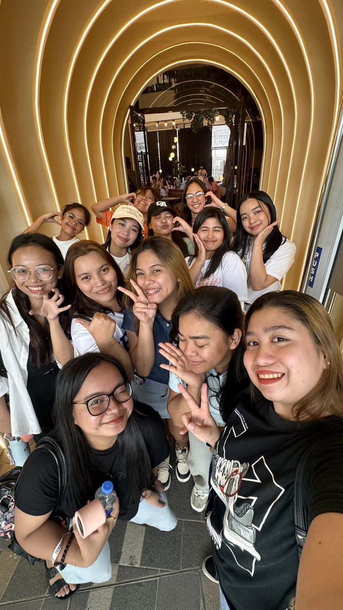 happy carat’s day 🩷🩵

grateful for each of you that we have met in this fandom ✨