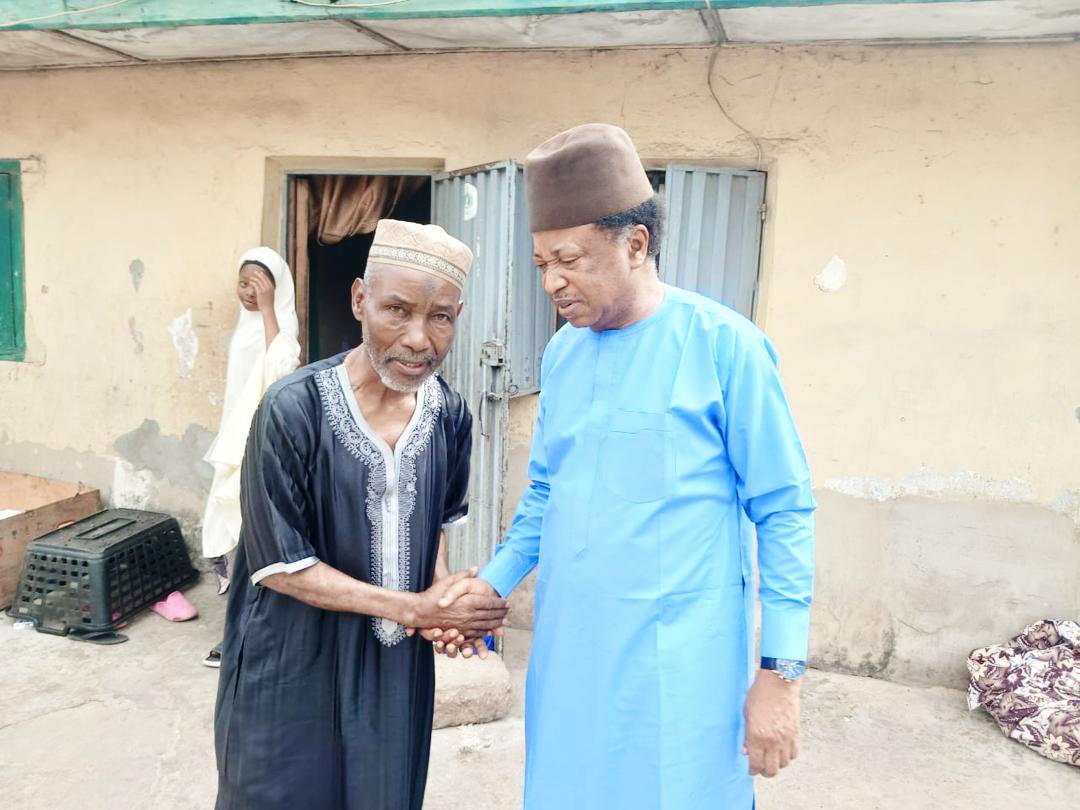 Senator <a href="/ShehuSani/">Senator Shehu Sani</a> visit the Home of Dadiyata who was abducted 7 years ago in Kaduna.This is his father and far behind is one of his daughters.