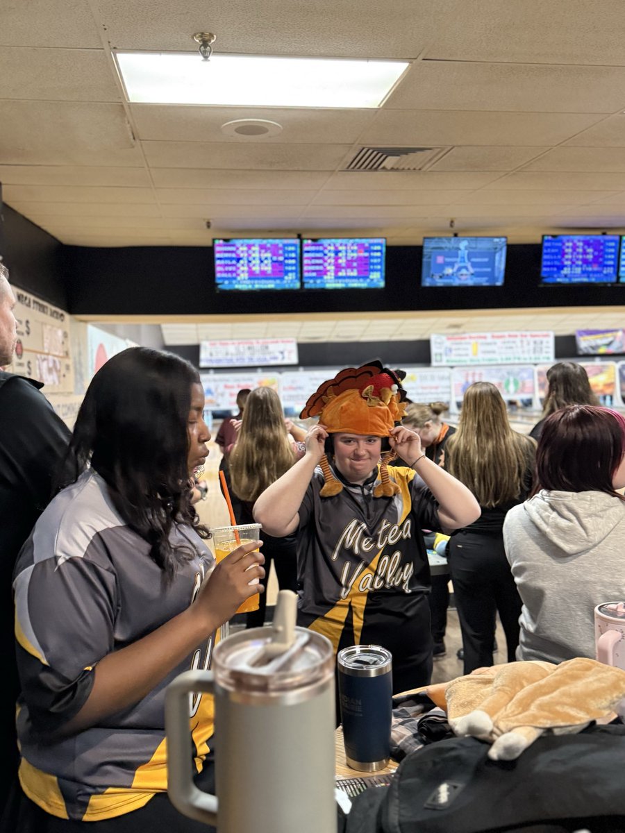 Metea Bowling💛🐴🎳🖤 tweet media