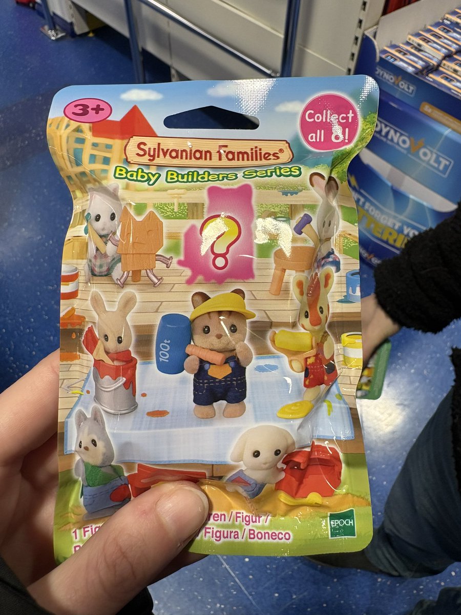AcidaLimonata's tweet photo. San Valentino date al Centra a mangiare il chicken roll (ovviamente spicy con cipolla cruda), visto tre possibili nuove case e ricevuto un baby Sylvanian builder - 100% recommend ✨ https://t.co/yy6hDPYIYs