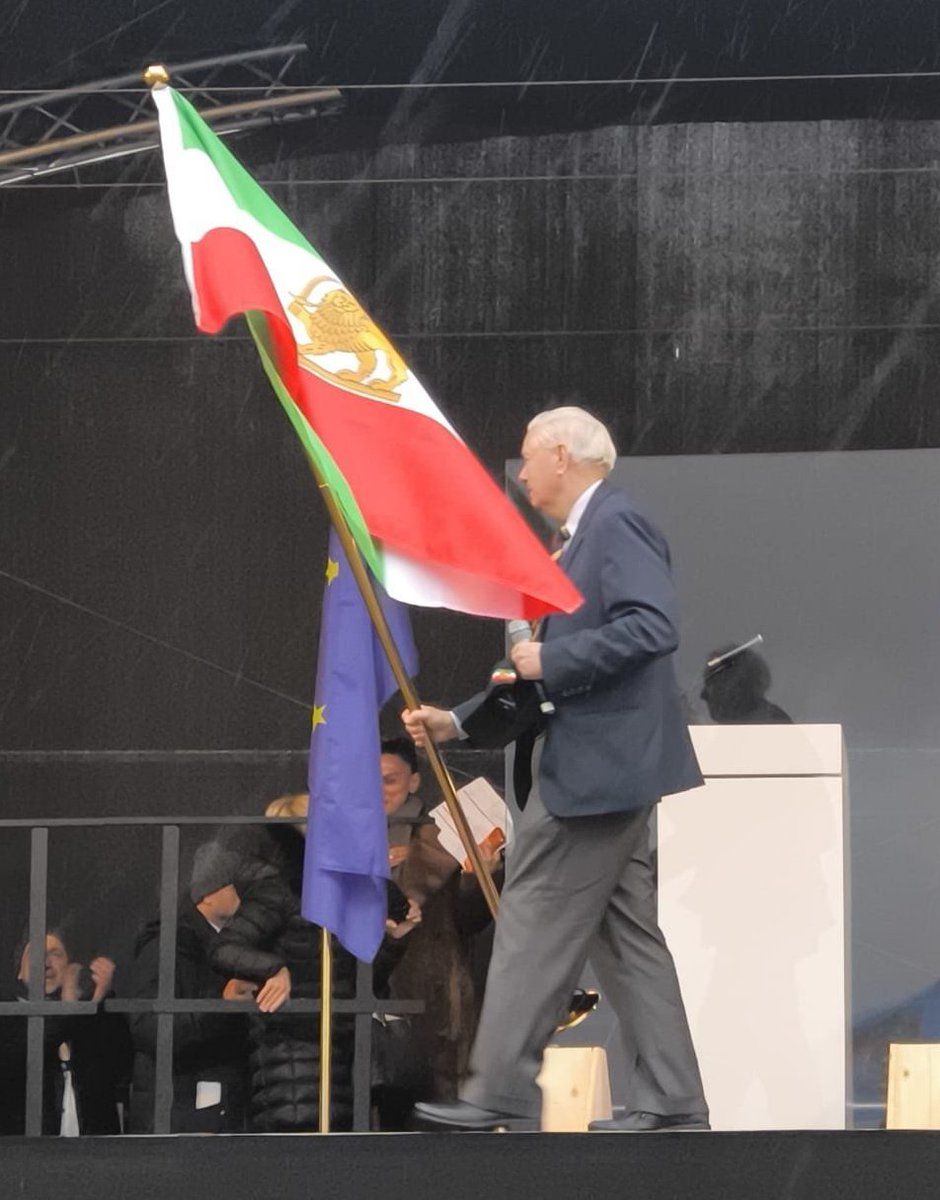 این مرد باشرف ترین سناتور تاریخ است ❤
#Feb14ForIran