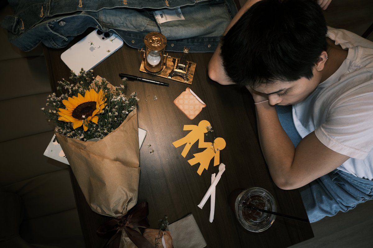 May your Valentine’s day be as sunny as these flowers 💛

#ADEADailo #ADEADailomusic #ADEA #YouandIOutNow