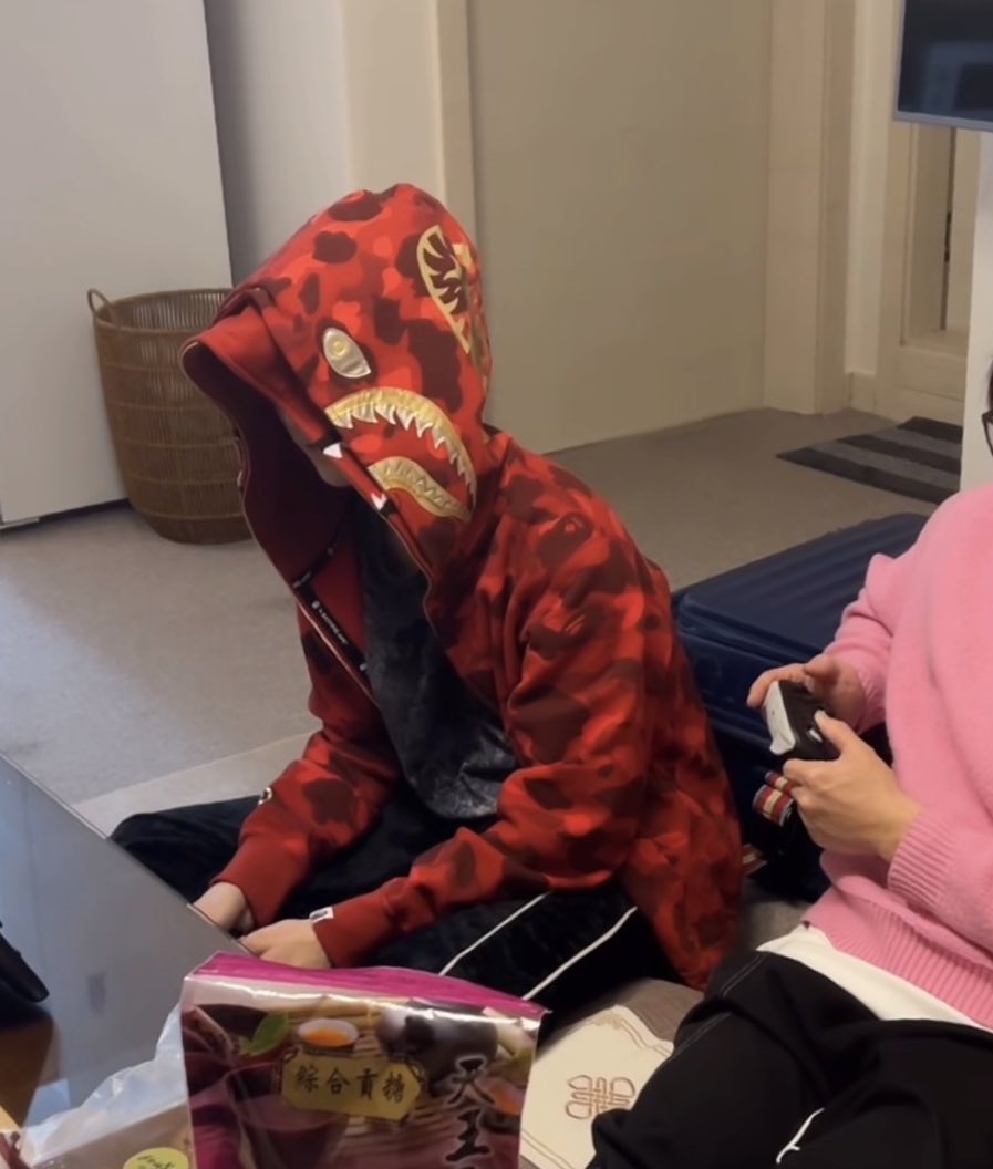 chachaページ ｳｨｰの生存確認シマシタ😭😭🥹🥹 お豆腐のようなお肌がチラリ🥹