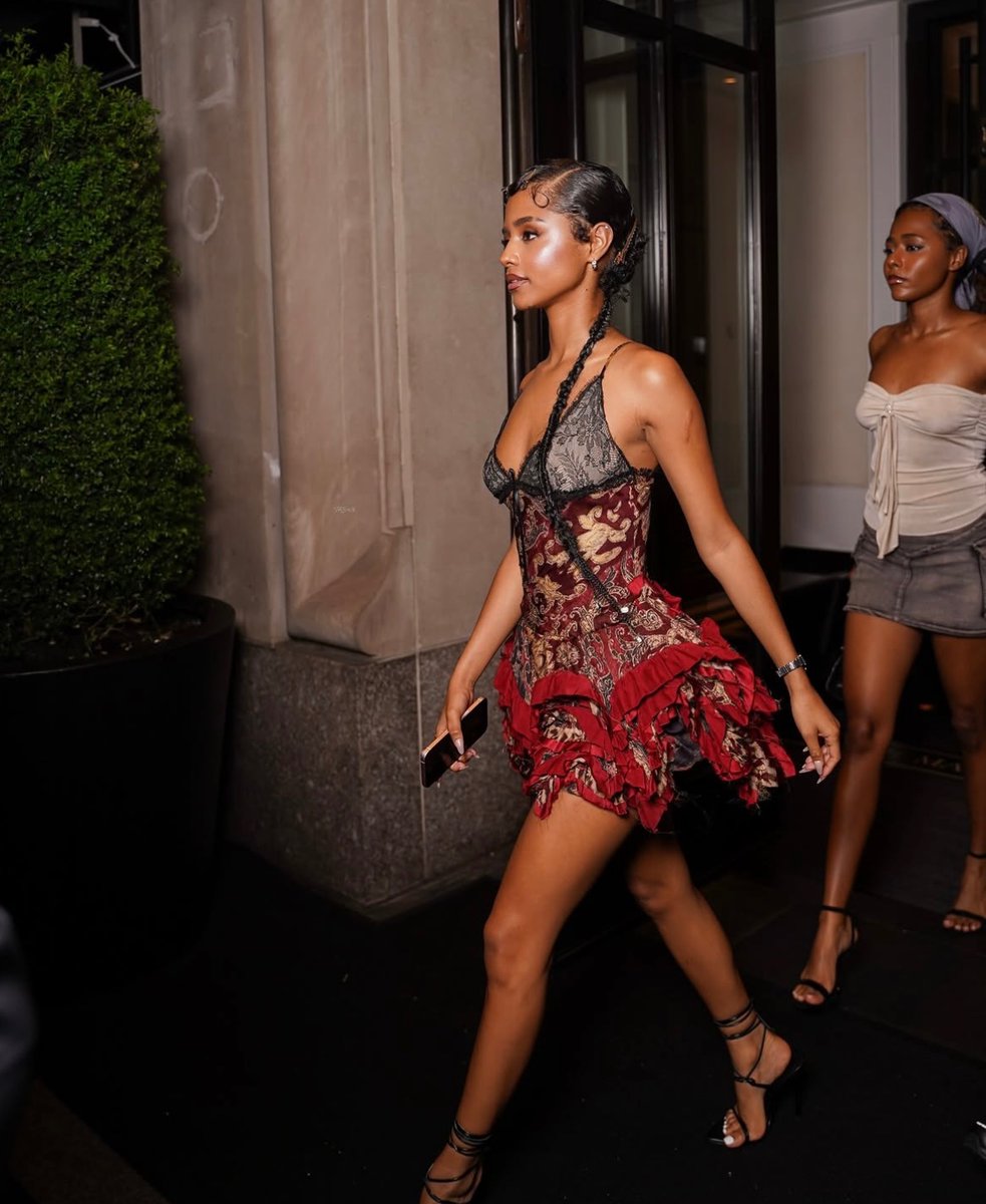 sinaking_1's tweet image. Happy valentine's day Tyla ❤️🌹