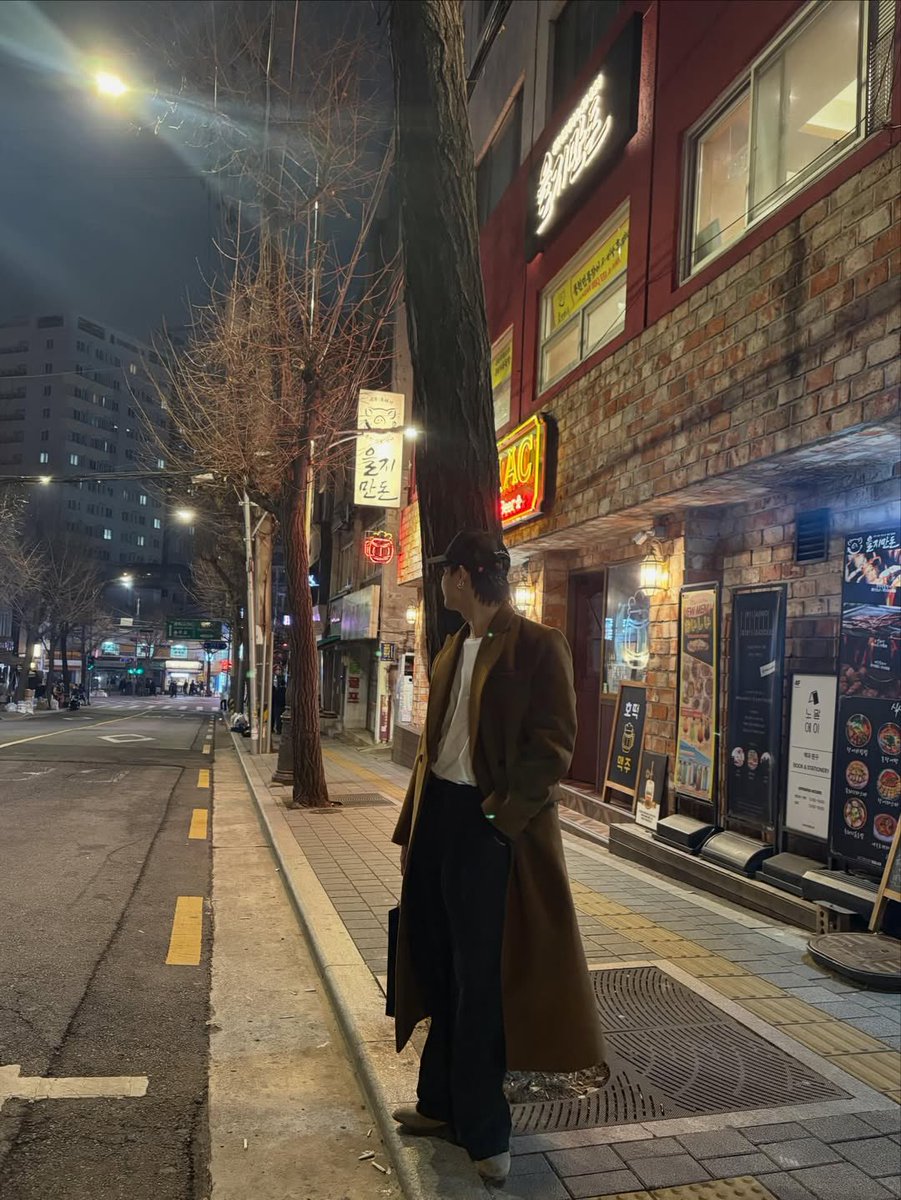 Miiyeony's tweet photo. Val's night before we're heading home (the celebrations are still going on..:p but keep it private) https://t.co/IPgyLfbi9G