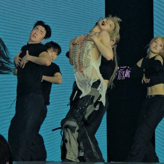 Jeong_mimi0_0's tweet image. ทิ้งสะโพกได้แต่อย่าทิ้งผมนะครับน้องเตนล์

#TENxRajamangala
 #SMTOWNLIVE2025_26_BANGKOK