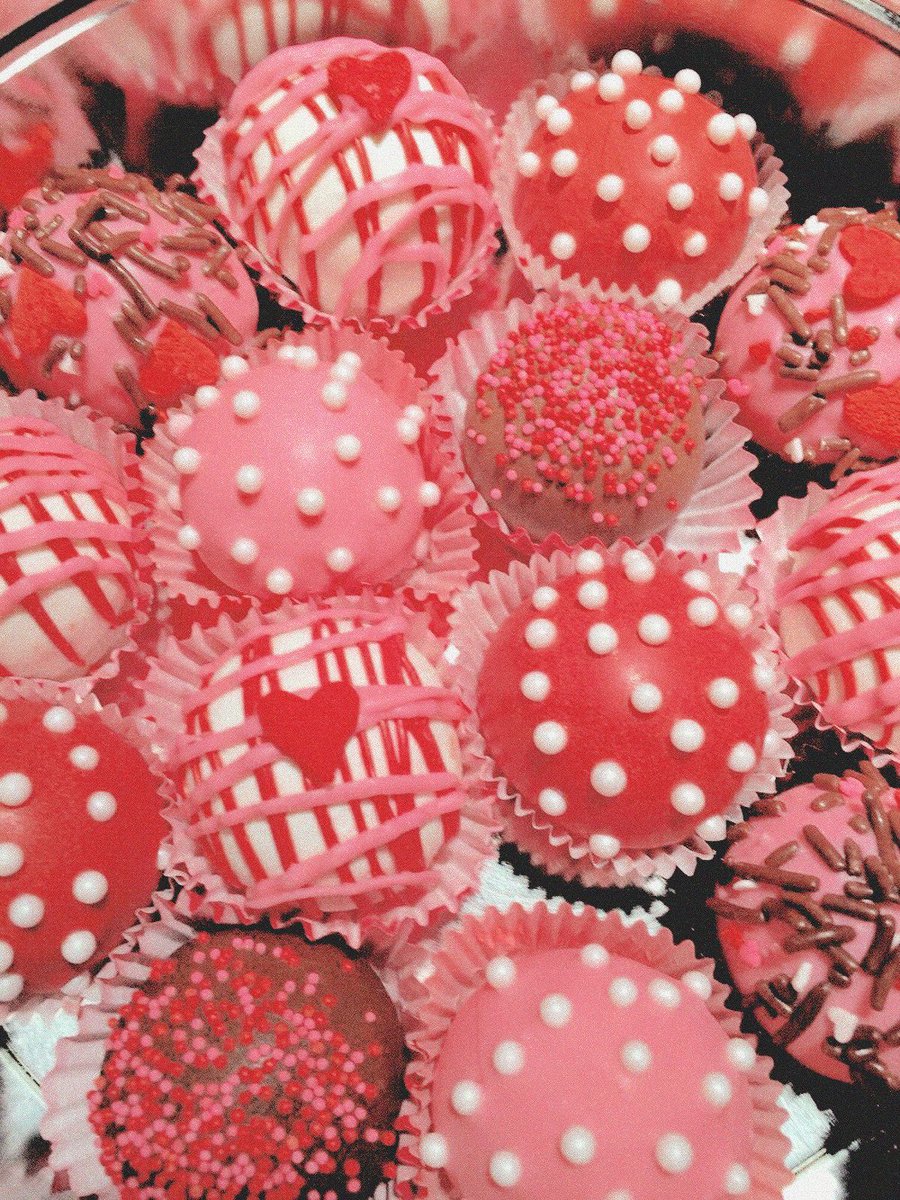 ⠀⠀ ⠀⠀ ⠀⠀ ˙ . ꒷ ₍ᵔ.˛.ᵔ₎ . 𖦹˙— ⌗
⠀⠀
𝓛ady 𝓢oleil,

I still remember how delicious your cake was when I stopped by your place the last time. Sadly, I can’t bake at all, so I got this for you instead. Have a nice Valentine’s Day!

—— 𝐒.

/ <a href="/sudramerta/">soleil.</a>