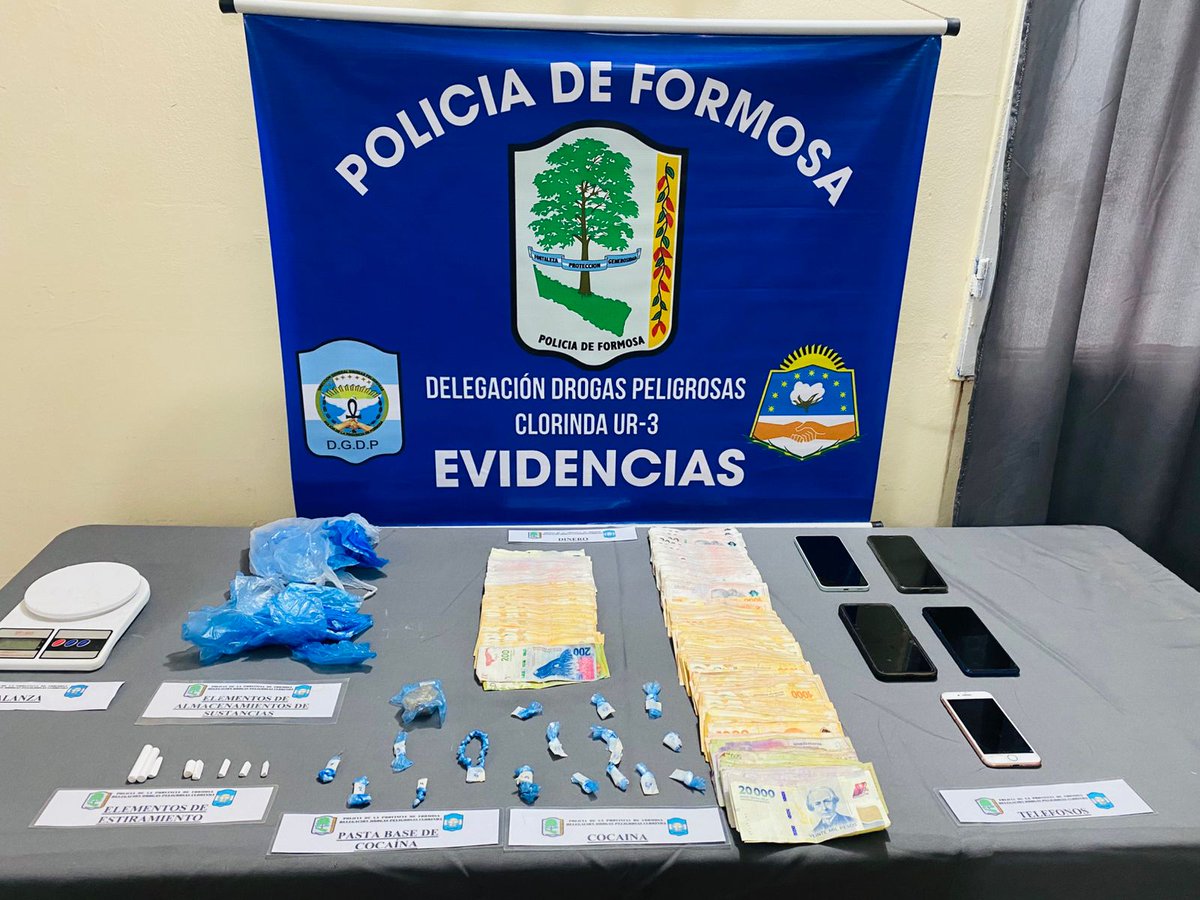 📍Clorinda ➡️ Allanamientos en forma simultánea concluyeron con la detención 👮‍♂️ de 2 personas y la retención de un menor. Se evitó la comercialización de 172 dosis de cocaína y se anularon 🔒 los puntos de venta.
Parte ⬇️ <a href="/insfran_gildo/">Gildo Insfrán</a>