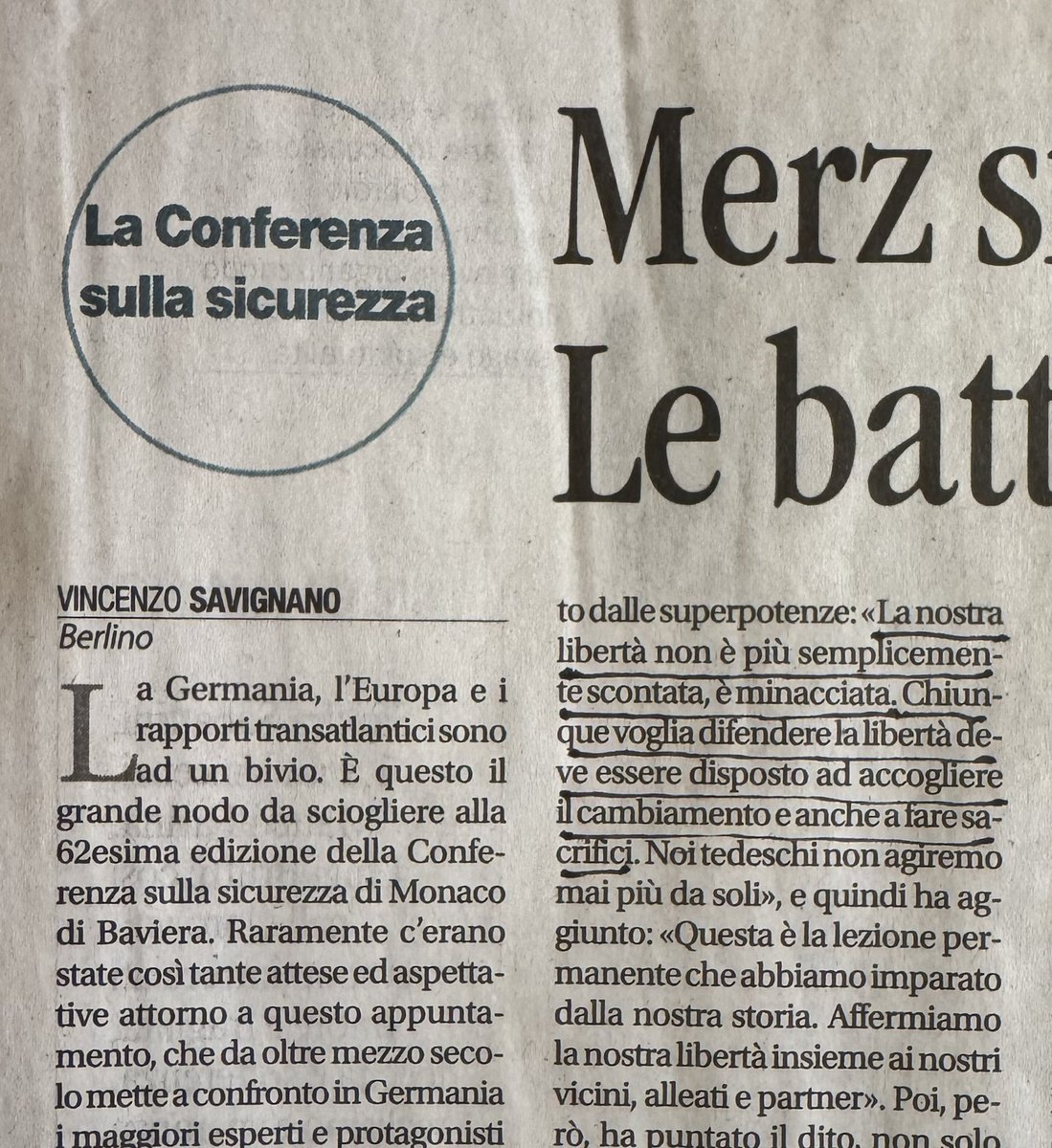 Il capo di un governo che manganella i manifestanti che denunciano un genocidio, ci dice che noi europei dobbiamo essere pronti a fare enormi sacrifici per difendere la libertà.