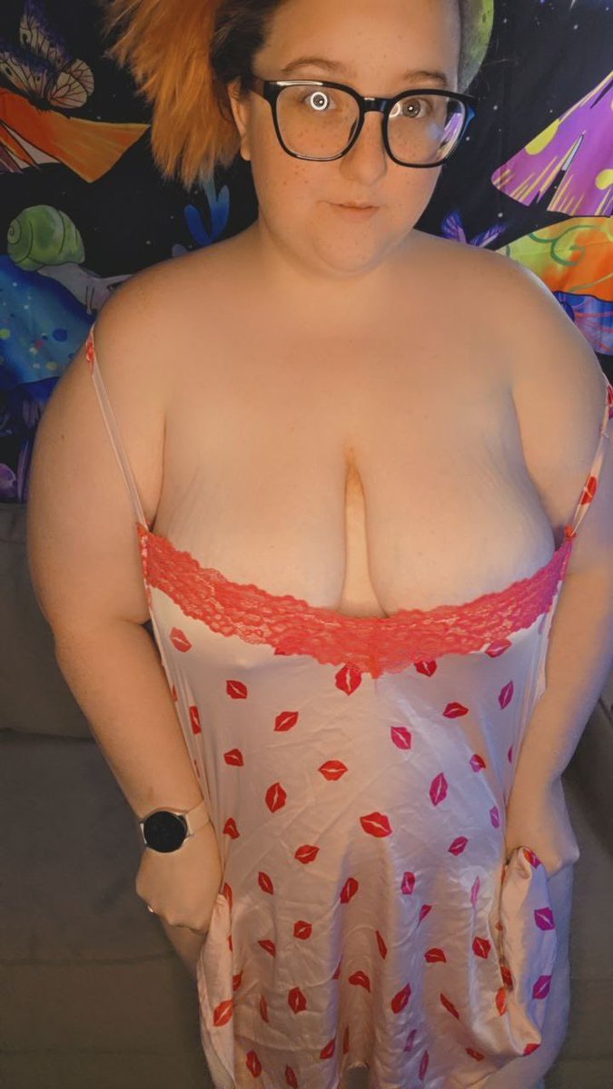 Why aren’t you spending this Valentine’s Day on my OnlyFans? ⬇️