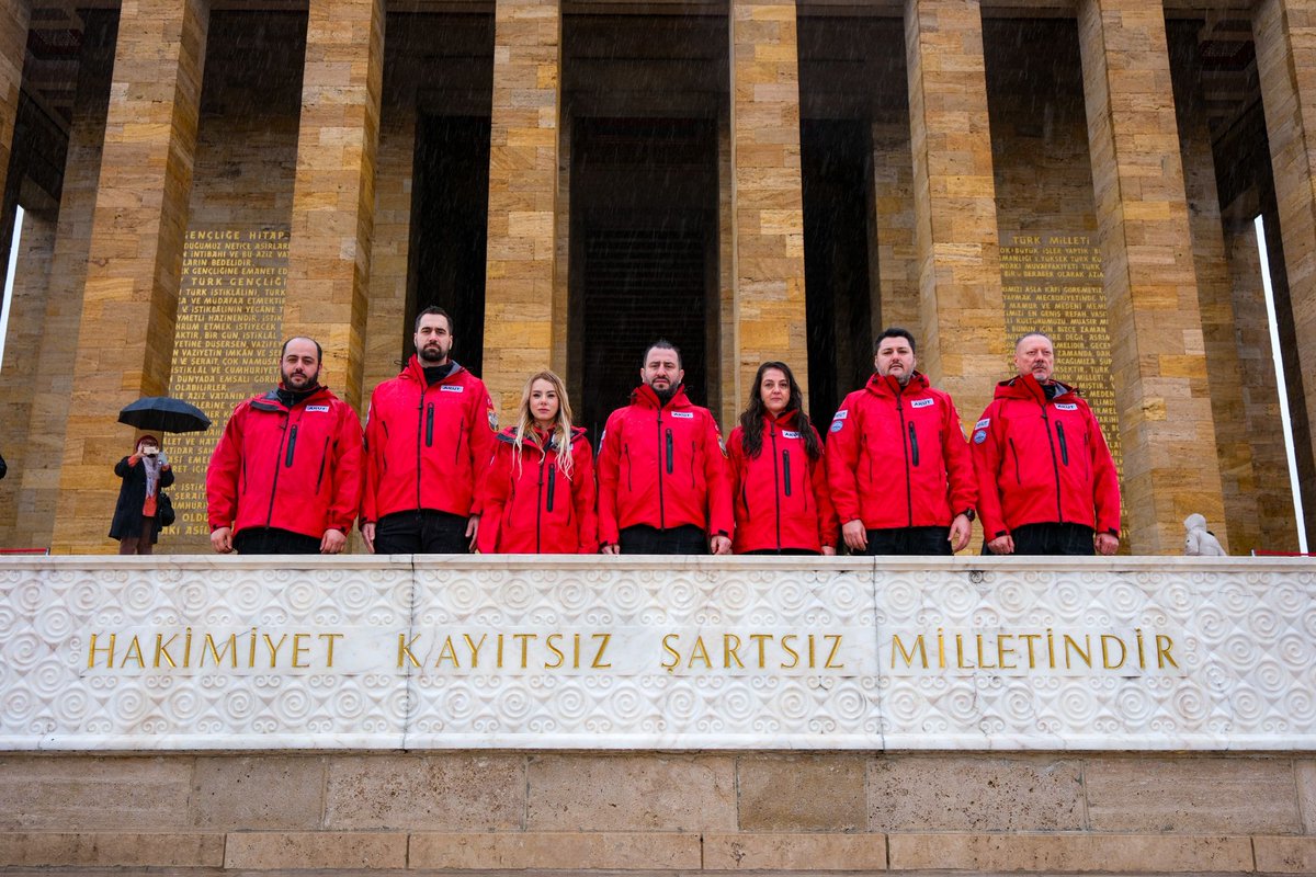Yönetim Kurulumuz, görevine başlamalarının ardından, Cumhuriyetimizin kurucusu Gazi Mustafa Kemal Atatürk ve silah arkadaşlarına duydukları minnet ve şükranı ifade etmek amacıyla Anıtkabir’i ziyaret ederek, Ata’mızın manevi huzurunda saygı duruşunda bulundu.