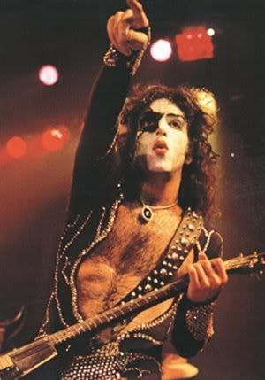 You like the sound of electric guitars~
But!
Do You Love Me? 
🎤🎶🎸💜 #70s #KISS