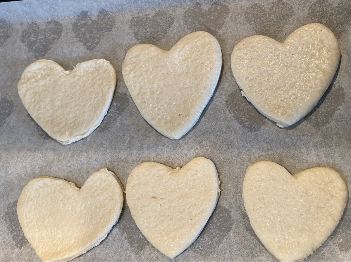 ezeewrap's tweet photo. Happy Valentine’s Day! EZEEWRAP consumers #1 choice! ( thx for the pics Selfa) #EZEEWRAP #parchmentpaper #ValentinesDay https://t.co/rFzkvbi79R