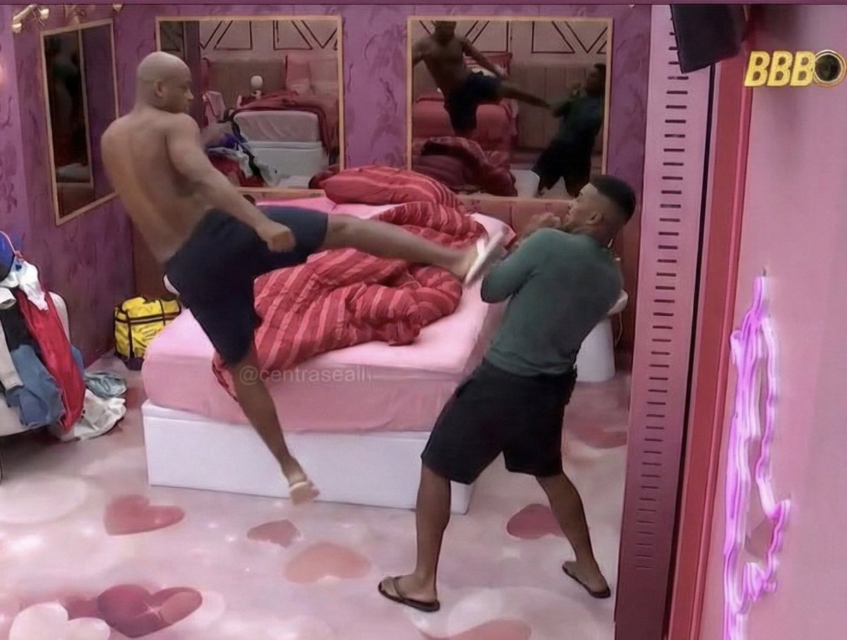 a experiência Edilson Capetinha no BBB 26:

- ameaçou apertar o botão

- implorou pro Tadeu falar quem ganhou a Supercopa

- mostrou o cu sem querer 

- fez feijoada com a mão suja de piru

- agrediu o Boneco e foi dormir como se nada tivesse acontecido 

- foi expulso