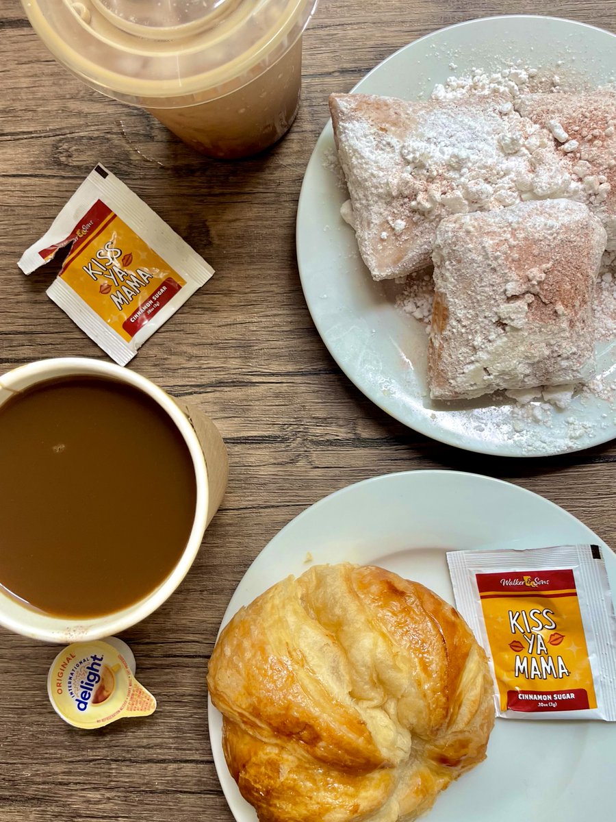 kissyamama's tweet photo. Powered by powdered sugar and caffeine! 💋 https://t.co/qVjxoyiKEW
