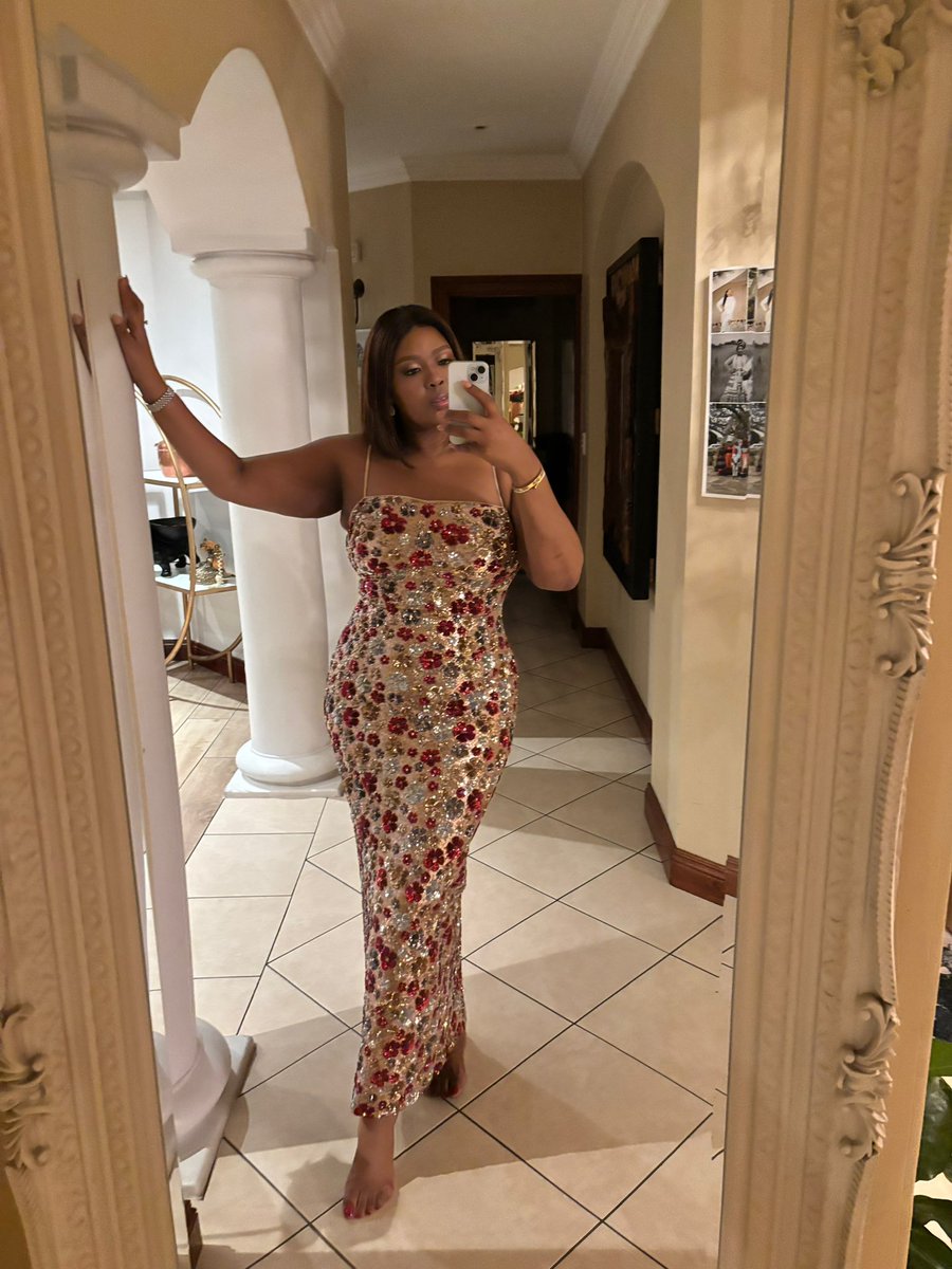 Anele's tweet photo. ❤️❤️❤️❤️ a weekend for lovers. https://t.co/ZMCbSqwZ58