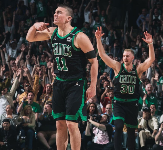 CelticsLead's tweet photo. Payton Pritchard is an isolation problem. ☘️

Most Points Per Possession on Isolations in a season (min. 100 ISO):

1.30 - Payton Pritchard (2025-26)
1.28 - Kyrie Irving (2022-23)
1.22 - James Harden (2017-18)
1.20 - Kawhi Leonard (2023-24)
1.20 - Stephen Curry (2021-22)
1.20 - DeMar DeRozan (2020-21)

Top of a list filled with MVPs and Finals MVPs.