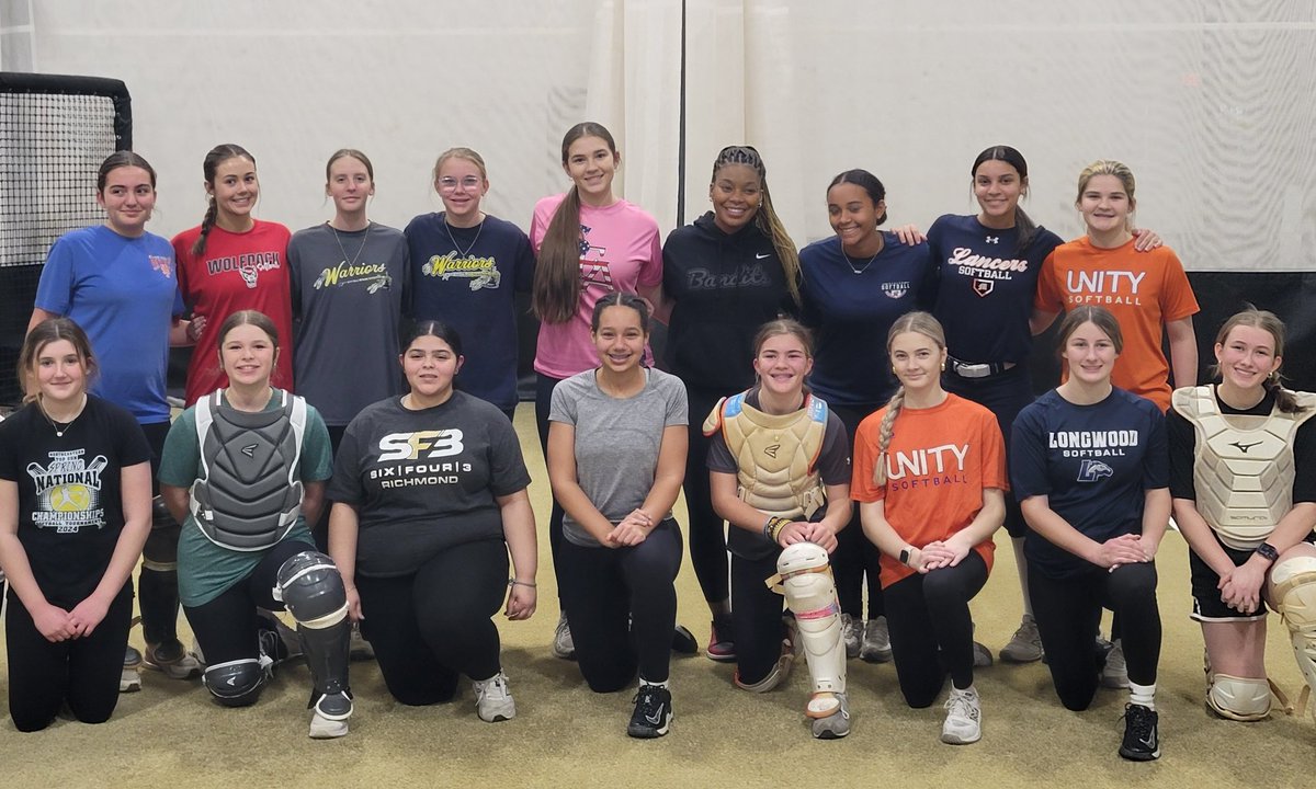 Got some quality pitching and hitting reps in last night at <a href="/SF3Softball/">Sixfour3</a> for Friday Night Live with Odicci Alexander <a href="/2seas__/">Odicci Alexander</a> 🥎🔥