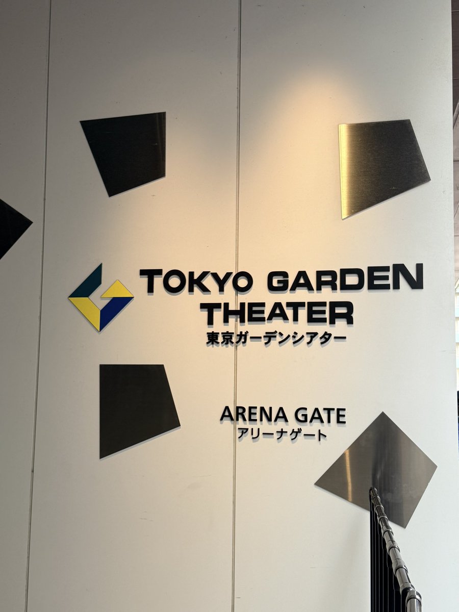 pluscore_2022's tweet photo. 🌹Roselia ASIA TOUR「#Neuweltfahrt」
　東京公演 -Final- DAY1🌹

初日の帯同が終了しました！！
 #Liveトレーナー https://t.co/a1MMY50cbE