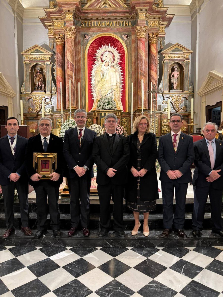 REPRESENTACION:
La Hermandad ha asistido al XIII Pregón de Semana Santa del Aljarafe, celebrado en la Parroquia de Ntra. Sra. de la Estrella de nuestra localidad en la tarde del viernes 13 de febrero, organizado por la Asociación Lauretum.